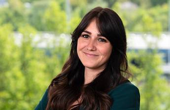 Portraitfoto von Katharina Wetzig, Social-Media-Managerin bei Consist