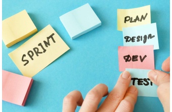 Abstimmung der Zwischenschritte bei der agilen Softwareentwicklung