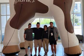 BOTS-Gewinnerteam 2024 vor Splunk Pony